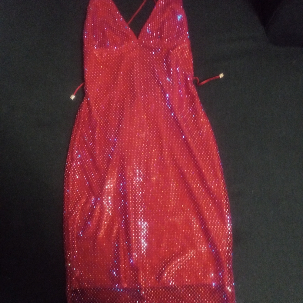 Valiant shimmering red dress with blue shimmers